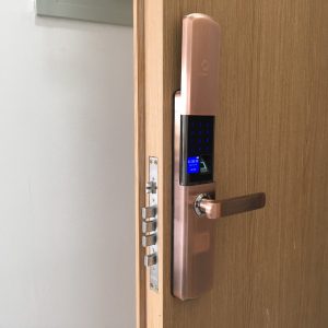 Khoá HomeKit AB-07 khóa vân tay chuyên lắp cho cửa gỗ 4 tính năng
