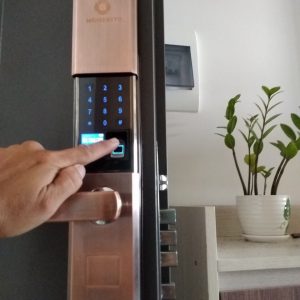 Khoá HomeKit AB-07 khóa vân tay chuyên lắp cho cửa gỗ 4 tính năng