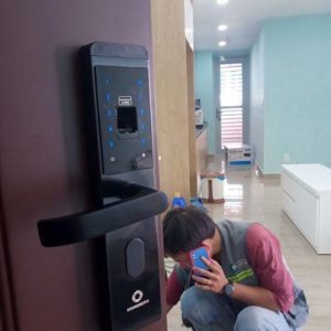 Khoá HomeKit AB-07B khóa vân tay chuyên lắp cho cửa gỗ 4 tính năng