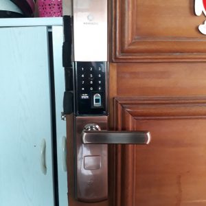 Khoá HomeKit AB-07 khóa vân tay chuyên lắp cho cửa gỗ 4 tính năng