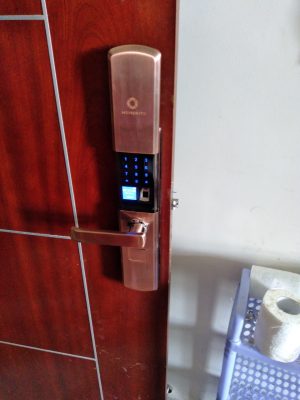 Khoá-AB-07-lắp-ở-nhà-chị-Hoa-tại-chung-cư-Tô-Ký