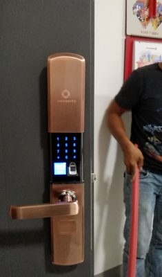 Khoá-AB-07-lắp-ở-nhà-anh-Chính-tại-chung-cư-Sky-9