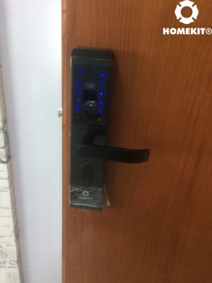 Khoá AB-07B lắp ở nhà anh Tú tại chung cư Tara Residences