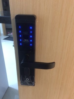 Khoá AB-07B lắp ở nhà chị Thoa tại chung cư Charmington