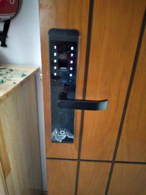 Khoá AB-07B lắp ở nhà chị Trang tại chung cư Linh Tây