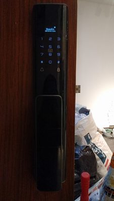 Khoá AB-14B lắp ở nhà anh Nam tại chung cư Gold View