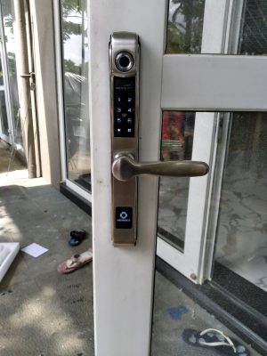 Khoá AB-04C lắp ở nhà chị Trâm tại chung cư Park Riverside