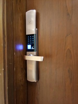 Khoá AB-07 lắp ở nhà anh Văn tại chung cư Gold View