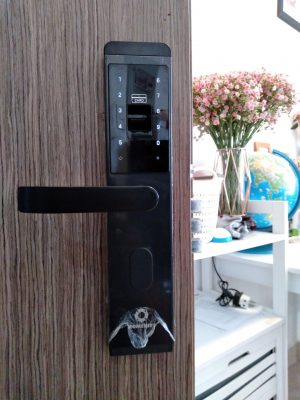 Khoá AB-07B lắp ở nhà anh Tùng tại chung cư Opal Riverside