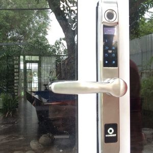 Khóa HomeKit AB-04C khóa vân tay chống nước chuyên dành cho cửa đố hẹp với 4 tính năng