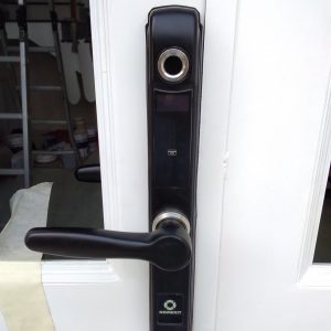 Khóa HomeKit AB-04C khóa vân tay chống nước chuyên dành cho cửa đố hẹp với 4 tính năng