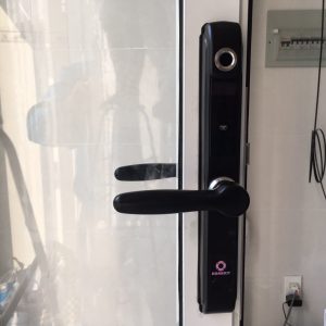 Khóa HomeKit AB-04C khóa vân tay chống nước chuyên dành cho cửa đố hẹp với 4 tính năng