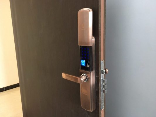 Khoá HomeKit AB-07 khóa vân tay chuyên lắp cho cửa gỗ 4 tính năng