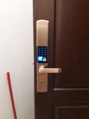 Khoá HomeKit AB-07 khóa vân tay chuyên lắp cho cửa gỗ 4 tính năng