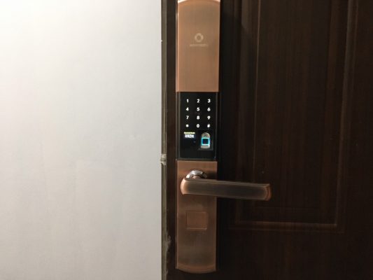 Khoá HomeKit AB-07 khóa vân tay chuyên lắp cho cửa gỗ 4 tính năng