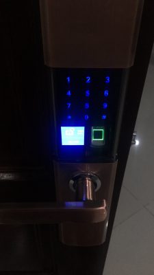 Khoá HomeKit AB-07 khóa vân tay chuyên lắp cho cửa gỗ 4 tính năng