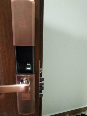 Khoá HomeKit AB-07 khóa vân tay chuyên lắp cho cửa gỗ 4 tính năng
