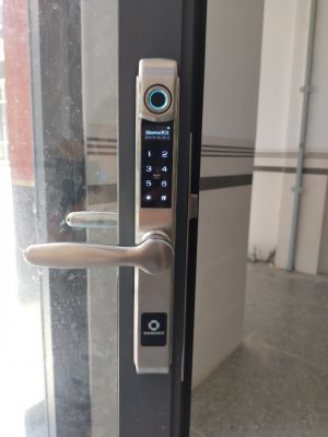Khoá HomeKit AB-04C chống nước 4 in 1 lắp cho cửa nhôm kính nhà khách