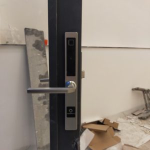 Khoá HomeKit AB-13D khóa vân tay 5in1 lắp cho cửa nhôm kính nhà khách