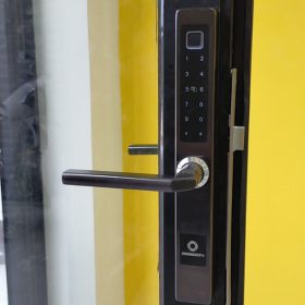 Khoá HomeKit AB-13D khóa vân tay 5 in 1 HomeKit lắp cho cửa nhôm kính nhà khách