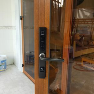 Khoá HomeKit AB-13D khóa vân tay 5 in 1 HomeKit lắp cho cửa nhôm kính nhà khách