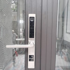 Khoá HomeKit AB-13D khóa vân tay 5 in 1 HomeKit lắp cho cửa nhôm kính nhà khách