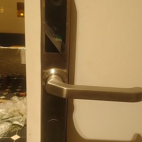 Khóa HomeKit AB-16E khóa vân tay 2 chiều chuyên lắp cho cửa đố hẹp với 4 tính năng