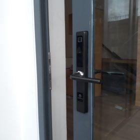 Khoá HomeKit AB-13D khóa vân tay 5 in 1 lắp cho cửa nhôm kính nhà khách