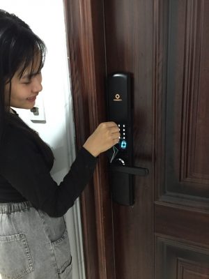 Khóa vân tay cửa gỗ