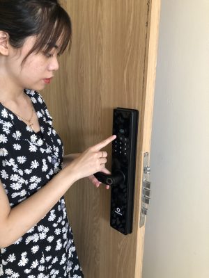 Khóa HomeKit AB-07E khóa lắp cho cửa gỗ nhà khách, đây là tính năng mật khẩu, là 1 trong 4 tính năng của khóa