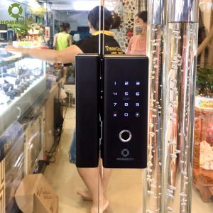 khóa vân tay cửa kính