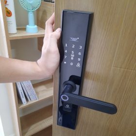 khóa vân tay cửa gỗ