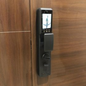 khóa vân tay cho cửa gỗ