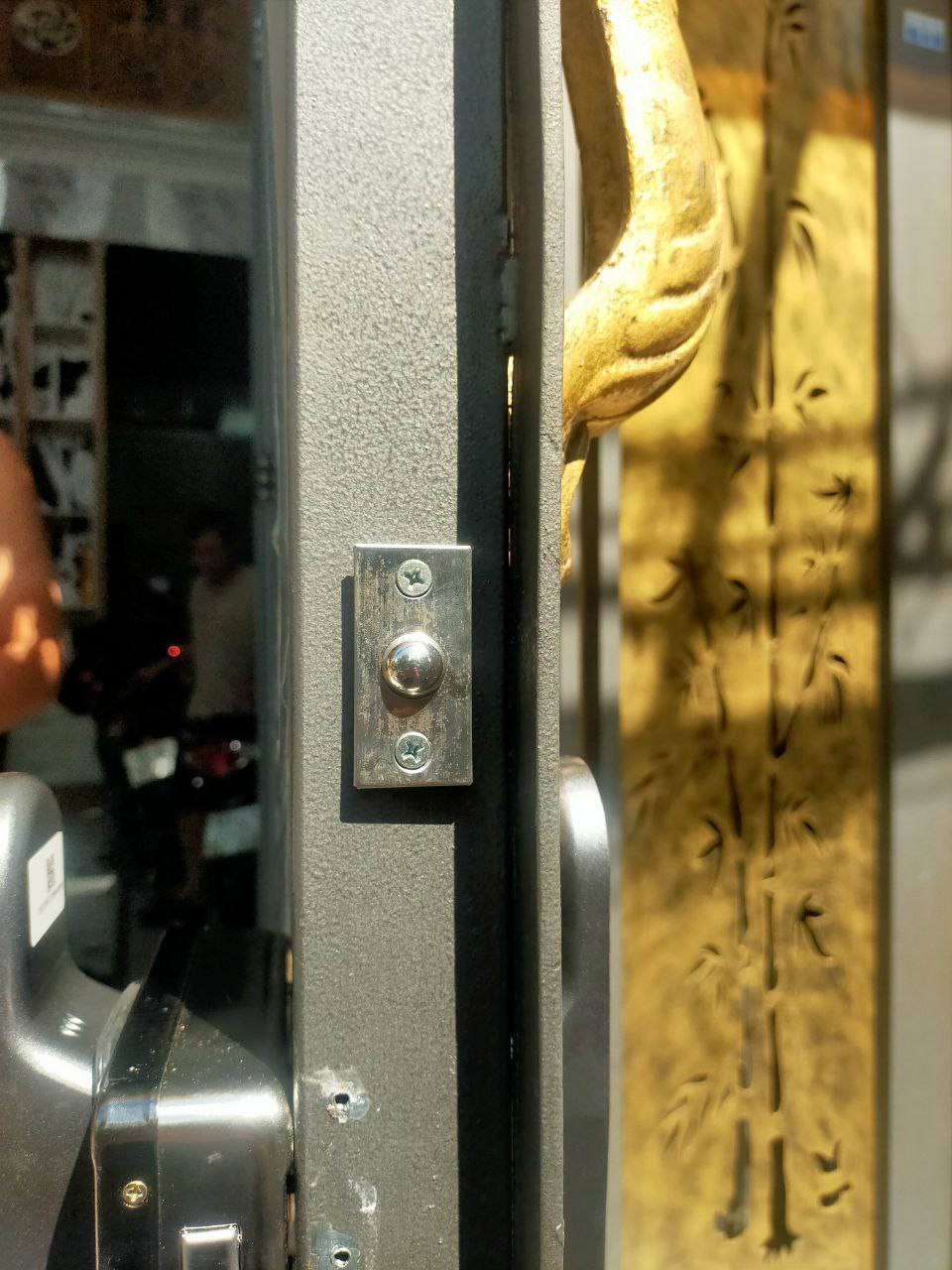 Hình ảnh lắp đặt khóa cổng AB-18G tại nhà anh Thoại