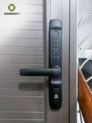 Hình ảnh lắp đặt mặt trước khóa AB-13G đen tại nhà anh Dinh