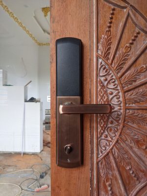 Hình ảnh lắp đặt khóa AB - 07 tại nhà chị Mỹ gần Trạm Y Tế Thiện Trung, Cái Bè, Tỉnh Tiền Giang.