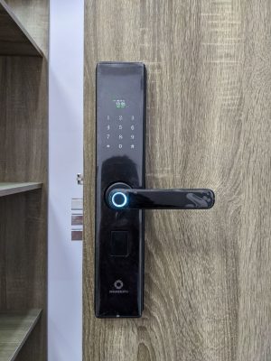 Hình ảnh lắp đặt mặt trước khóa AB-07E tại nhà chị Nga ở ấp 6, Lê Minh Xuân, Bình Chánh, TP HCM.