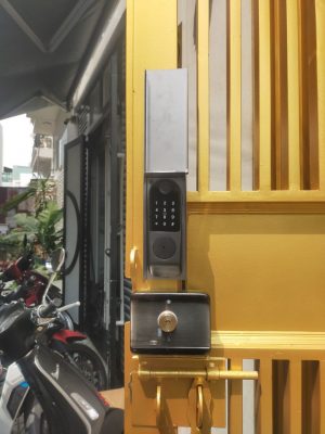 Hình ảnh lắp đặt mặt sau khóa AB-18A tại nhà anh Ngọc Khánh