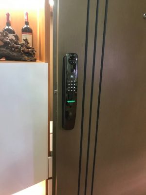 Hình ảnh lắp đặt mặt trước khóa AB-34C tại nhà chị Khanh ở Toà nhà 19T5 Chung cư Kiến Hưng, Hà Đông, Hà Nội.