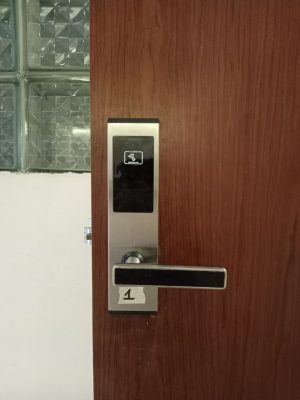 Hình ảnh lắp đặt mặt trước khóa AB-09C tại nhà anh Tuấn Hải