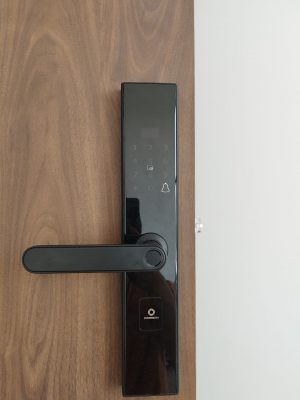 Hình ảnh lắp đặt thực tế khoá vân tay điều khiển qua app điện thoại 5 tính năng AB-14G