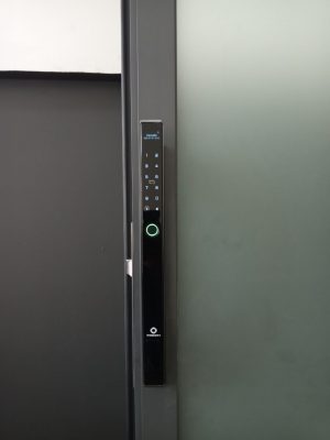 Hình ảnh lắp đặt mặt trước khóa AB-26A tại nhà anh Trường, Đường số 19, Phường Tân Quy, Quận 7.