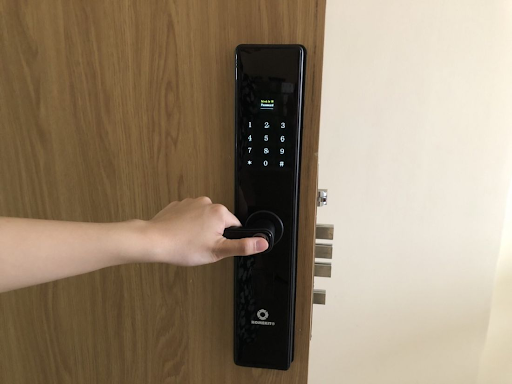 khóa cửa vân tay chung cư