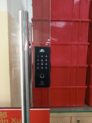 Hình ảnh lắp đặt mặt trước khóa AB – 11F tại nhà máy ở Long An