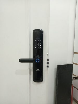 Hình ảnh lắp đặt mặt trước khóa AB-14K tại nhà anh Hòa, Block B Chung Cư Florita, Đường D4, Phường Tân Hưng, Quận 7.