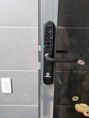 Hình ảnh lắp đặt mặt trước khóa AB-04E tại gia đình chị Tiên ở Ấp 1, xã Minh Hưng, huyện Chơn Thành, tỉnh Bình Phước.