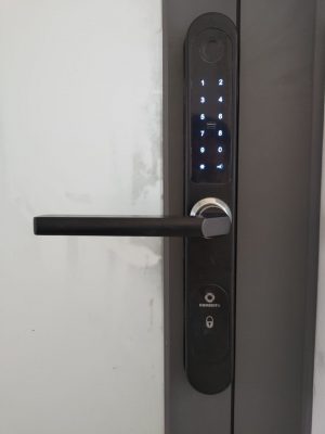 Hình ảnh lắp đặt mặt trước khóa AB-04E tại gia đình chị Tiên ở Ấp 1, xã Minh Hưng, huyện Chơn Thành, tỉnh Bình Phước.