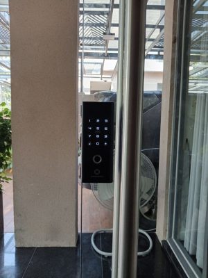 Hình ảnh lắp đặt mặt trước khóa AB-11H tại Đ. Nguyễn Hữu Thọ, Phước Kiển, Nhà Bè, Thành phố Hồ Chí Minh.