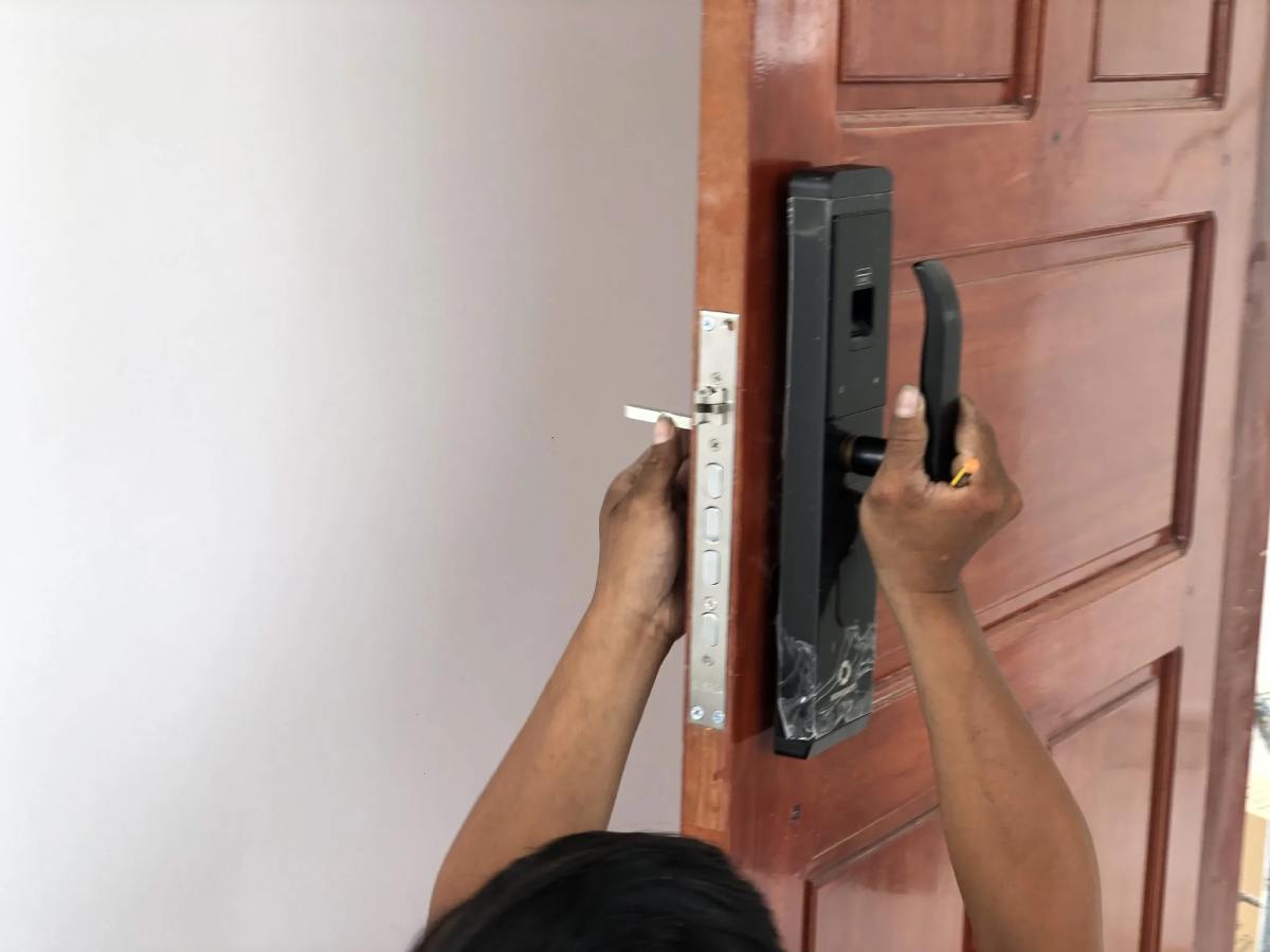 khóa cửa vân tay