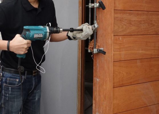 Lắp khóa vân tay cho cửa gỗ